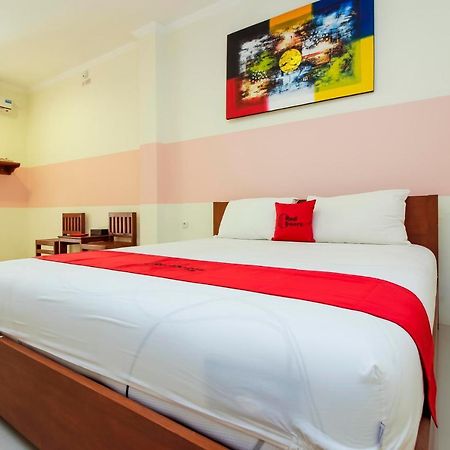 Hotel RedDoorz near Jalan Jendral Sudirman Manado Exterior foto