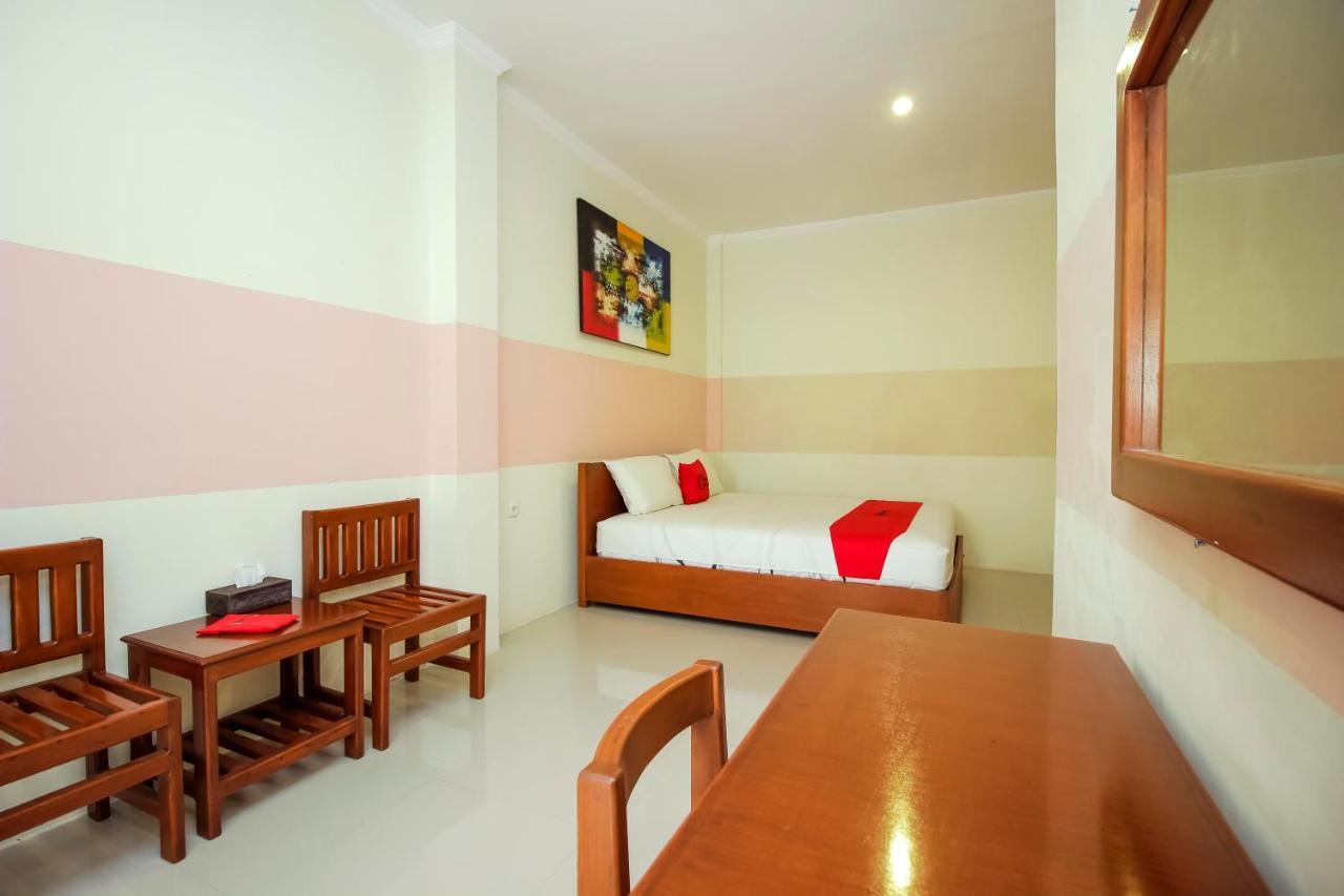 Hotel RedDoorz near Jalan Jendral Sudirman Manado Exterior foto