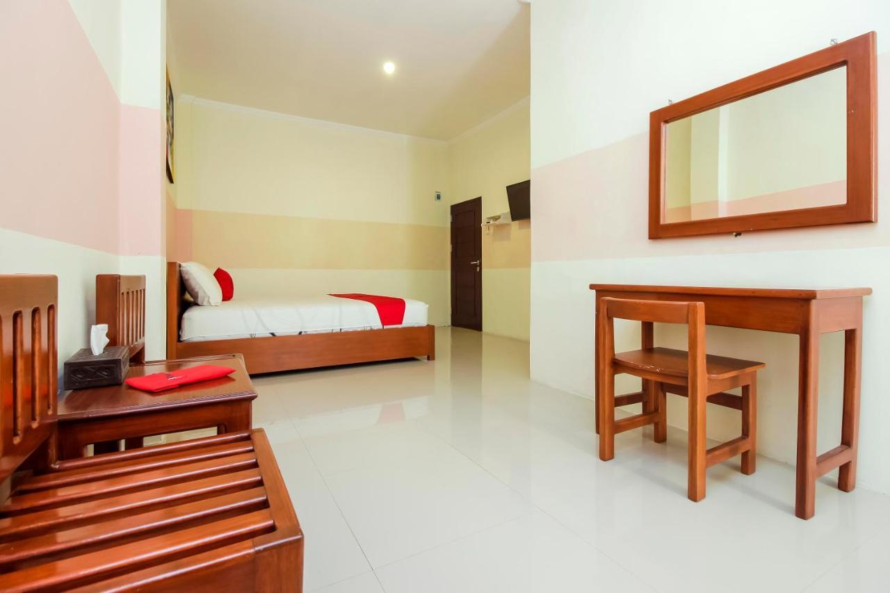 Hotel RedDoorz near Jalan Jendral Sudirman Manado Exterior foto
