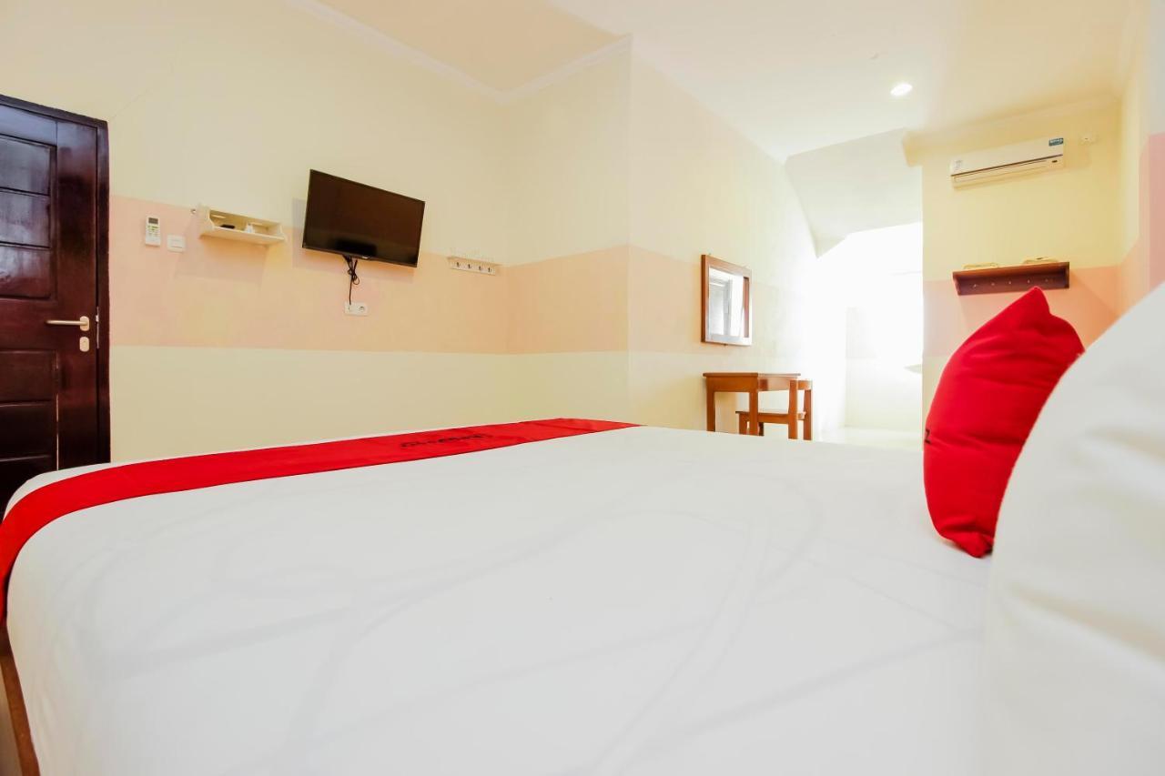 Hotel RedDoorz near Jalan Jendral Sudirman Manado Exterior foto
