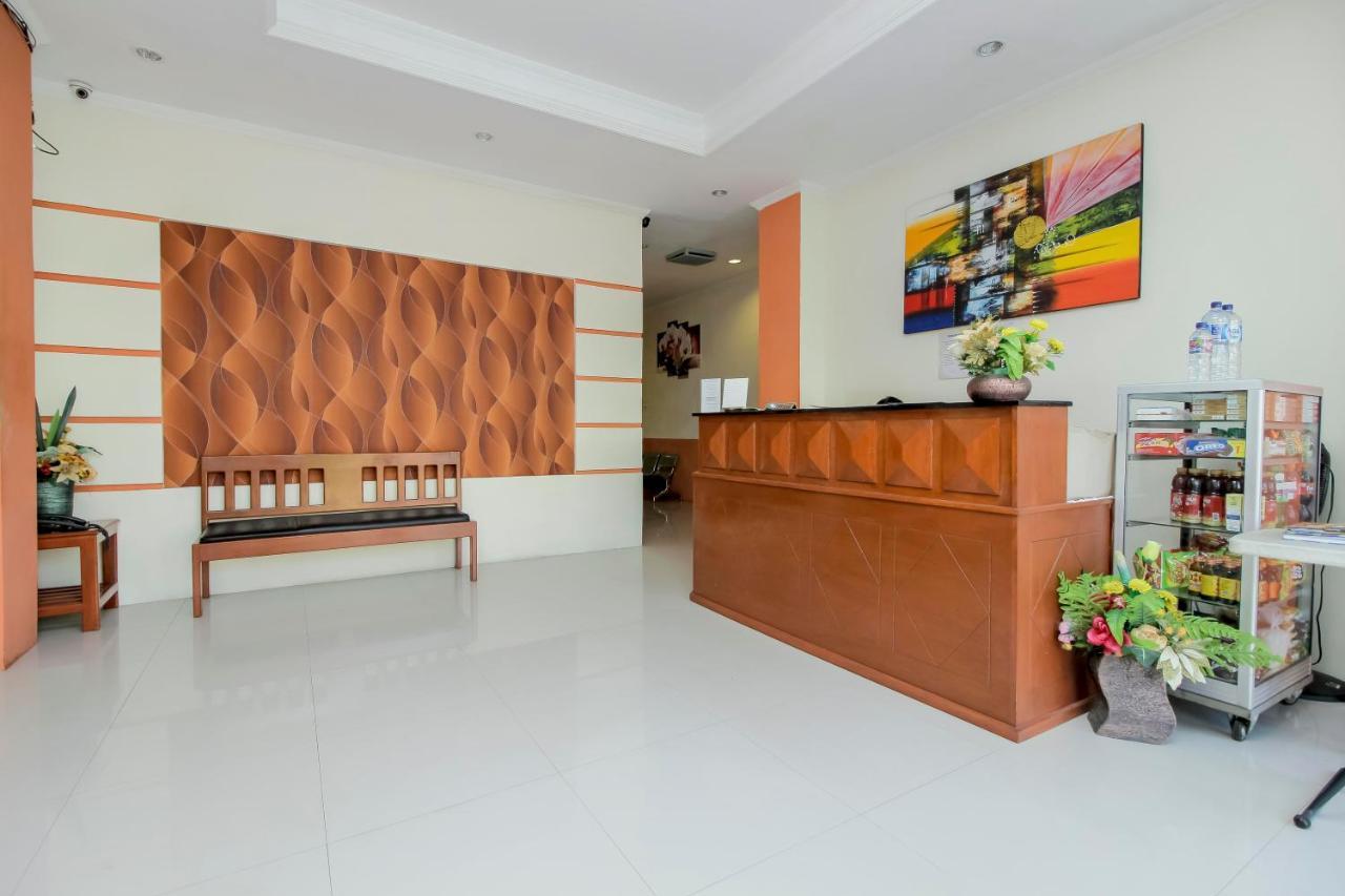 Hotel RedDoorz near Jalan Jendral Sudirman Manado Exterior foto